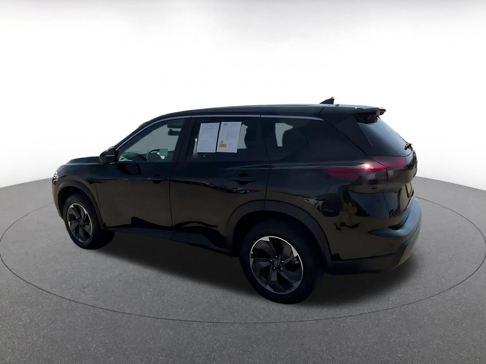 Used 2025 Nissan Rogue SV FWD image 9