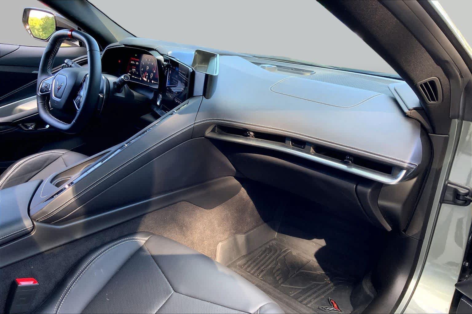 Used 2022 Chevrolet Corvette Stingray Coupe w/ 1LT RWD image 18
