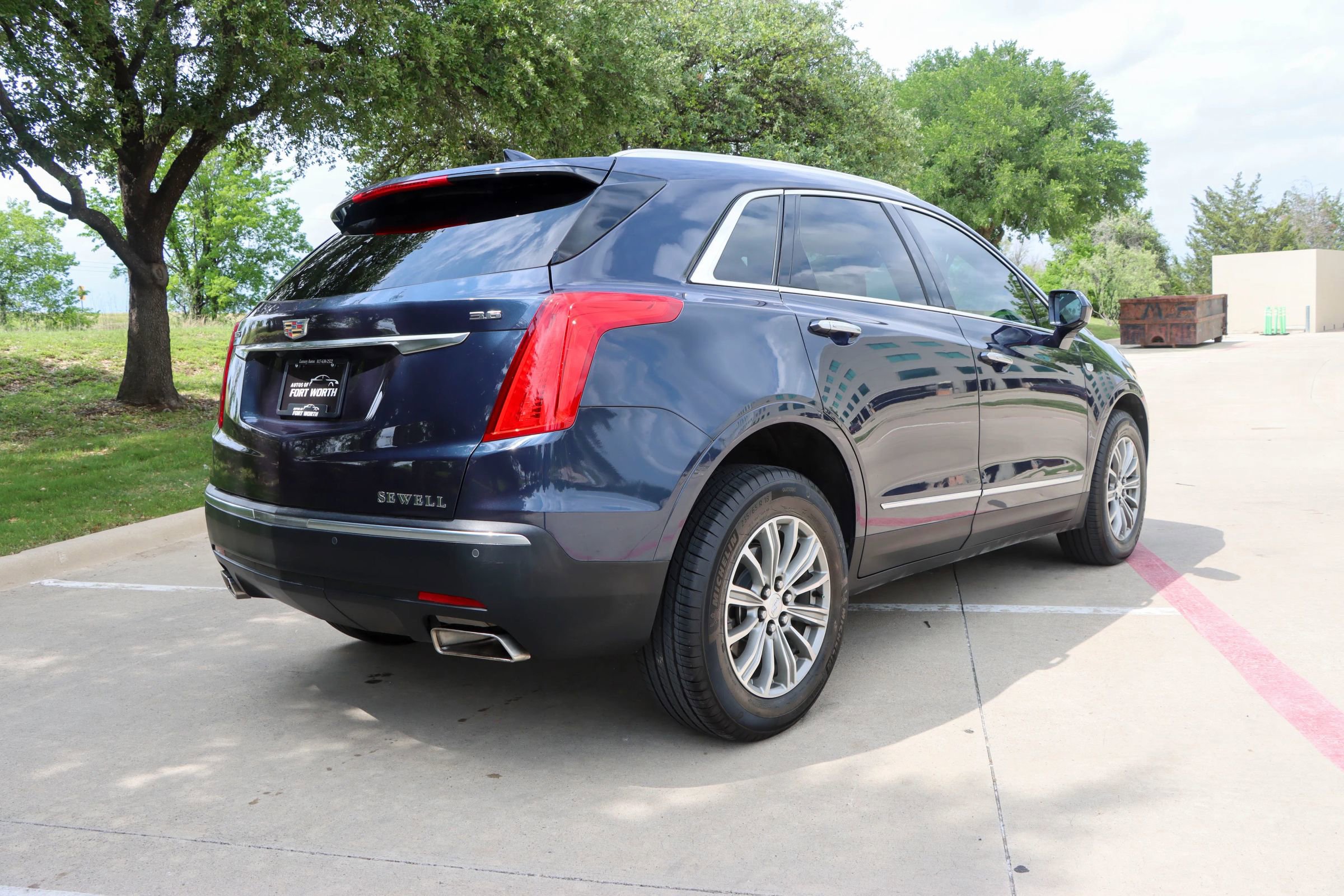 Used 2018 Cadillac XT5 Luxury w/ Driver Awareness Package FWD image 7