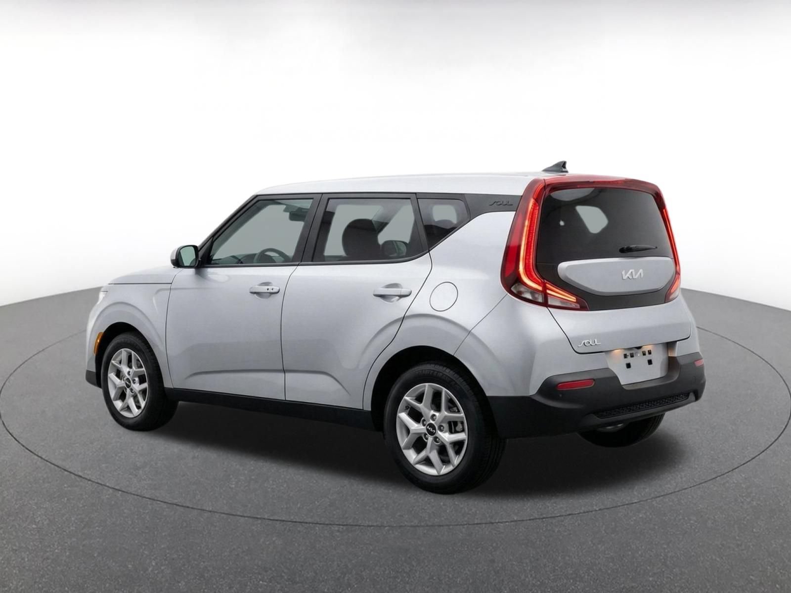 Used 2025 Kia Soul LX w/ LX Technology Package FWD image 6