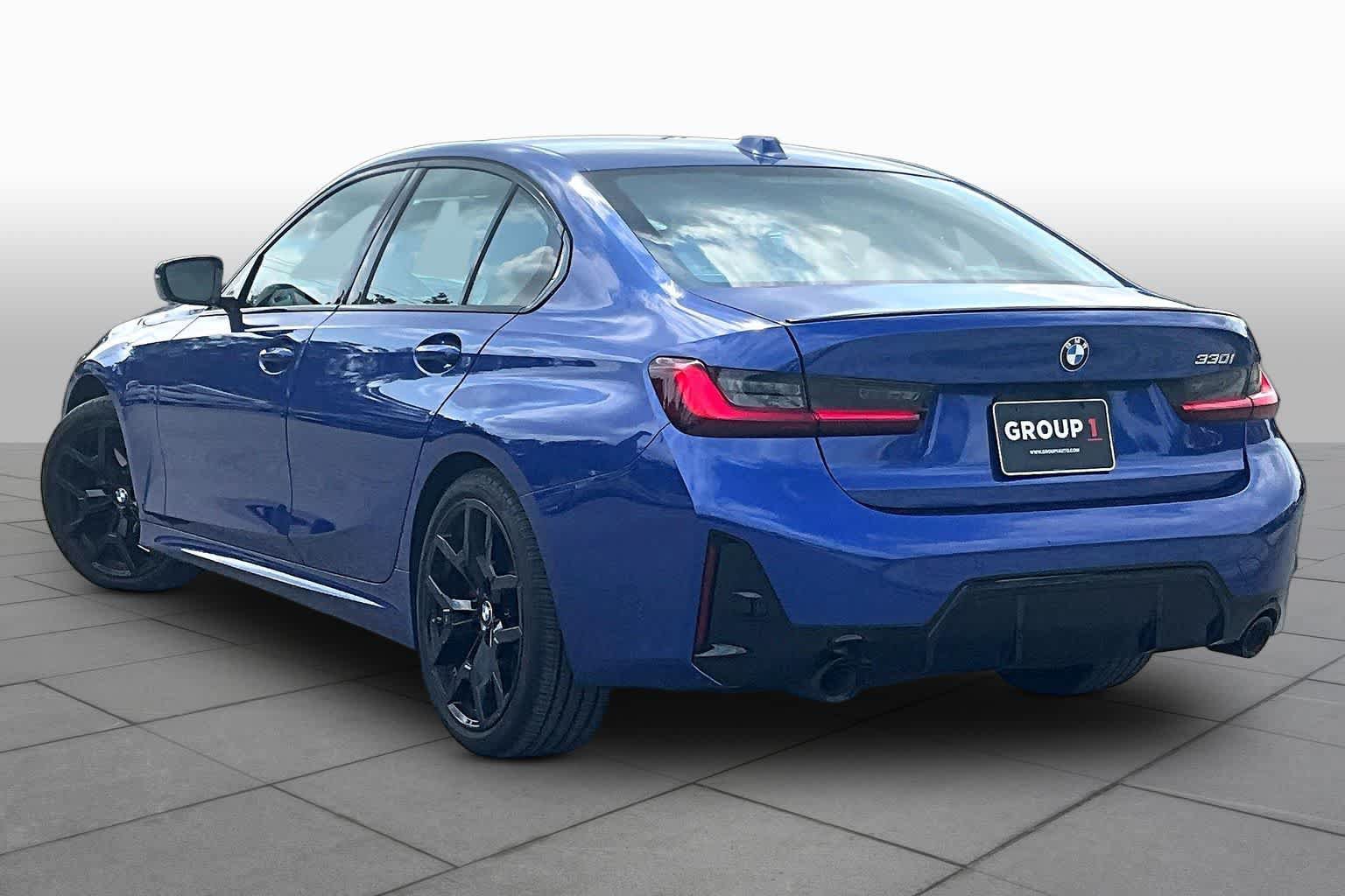 Used 2026 BMW 330i Sedan w/ M Sport Package RWD image 11