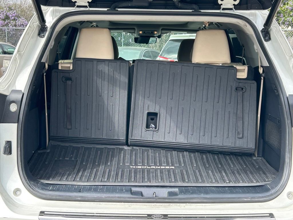 Used 2021 Toyota Highlander Platinum image 15
