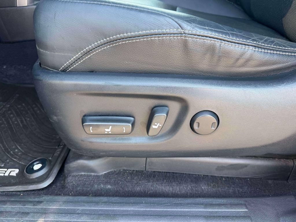 Used 2015 Toyota 4Runner Limited AWD/4WD image 17