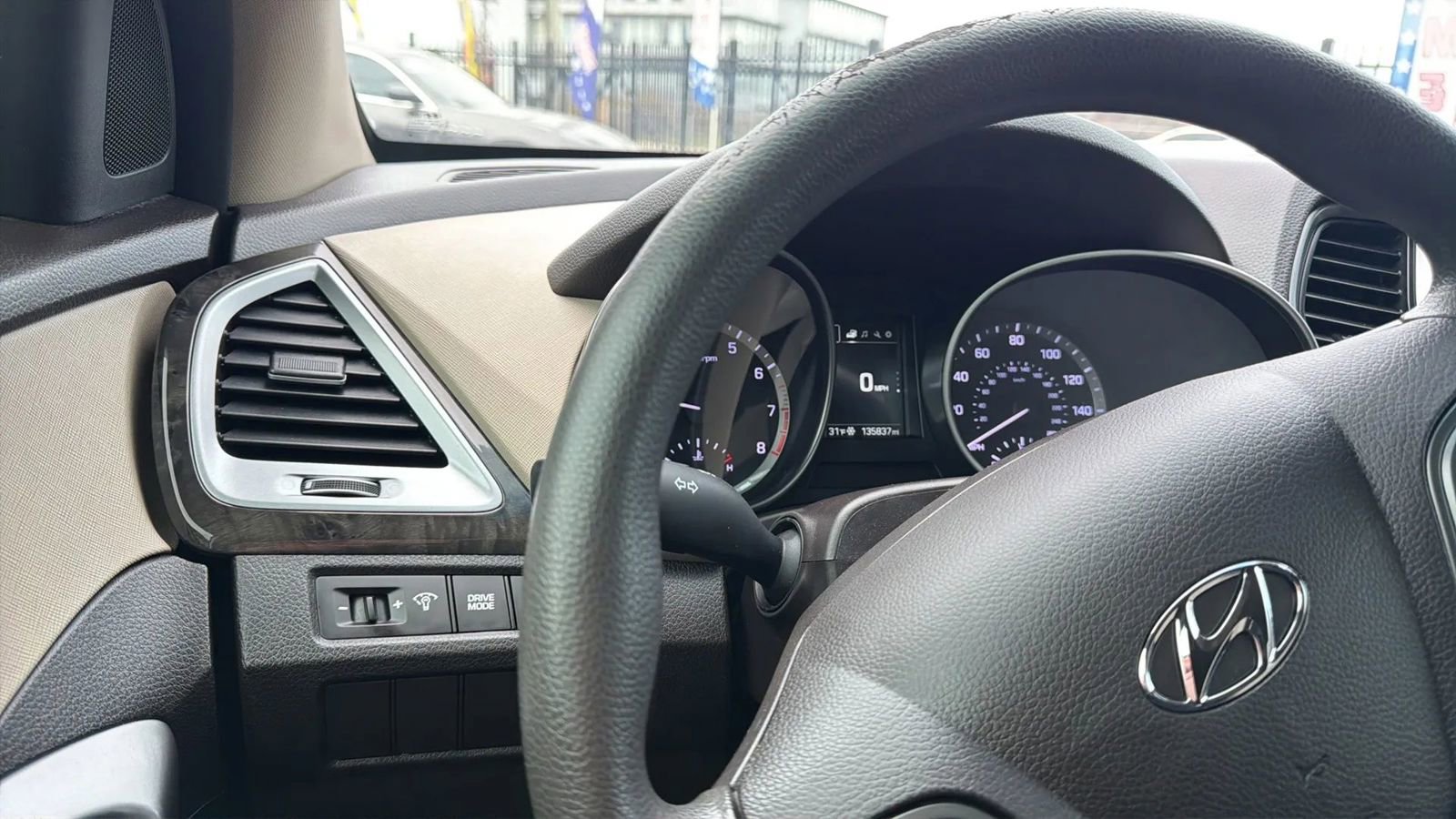 Used 2017 Hyundai Santa Fe SE image 24