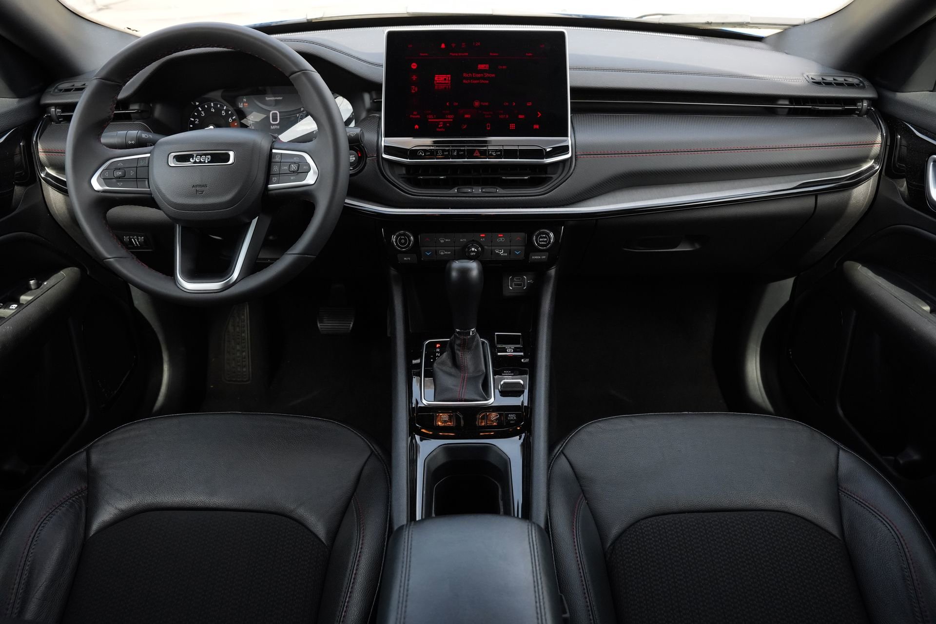 Used 2025 Jeep Compass Trailhawk image 7