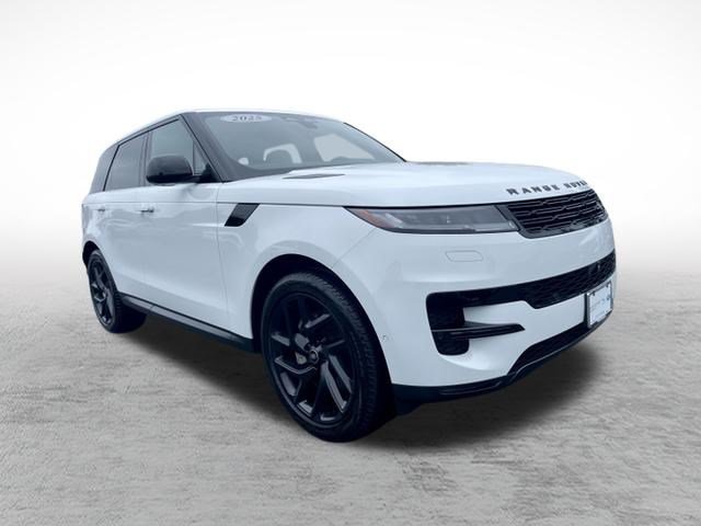 Used 2025 Land Rover Range Rover Sport SE AWD/4WD image 3