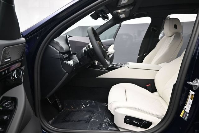 New 2027 BMW 550e xDrive AWD/4WD image 17