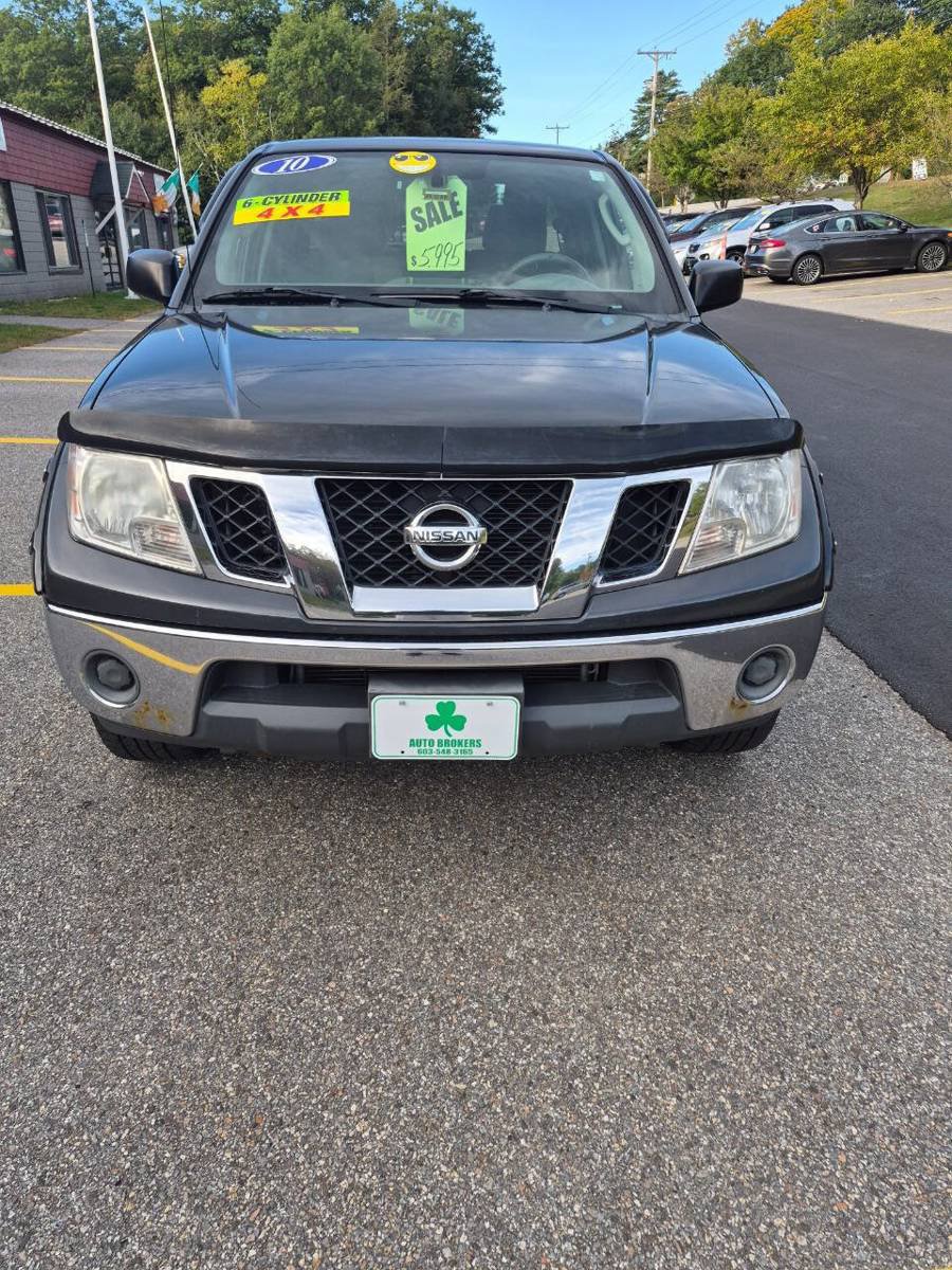 Used 2010 Nissan Frontier SE AWD/4WD image 2