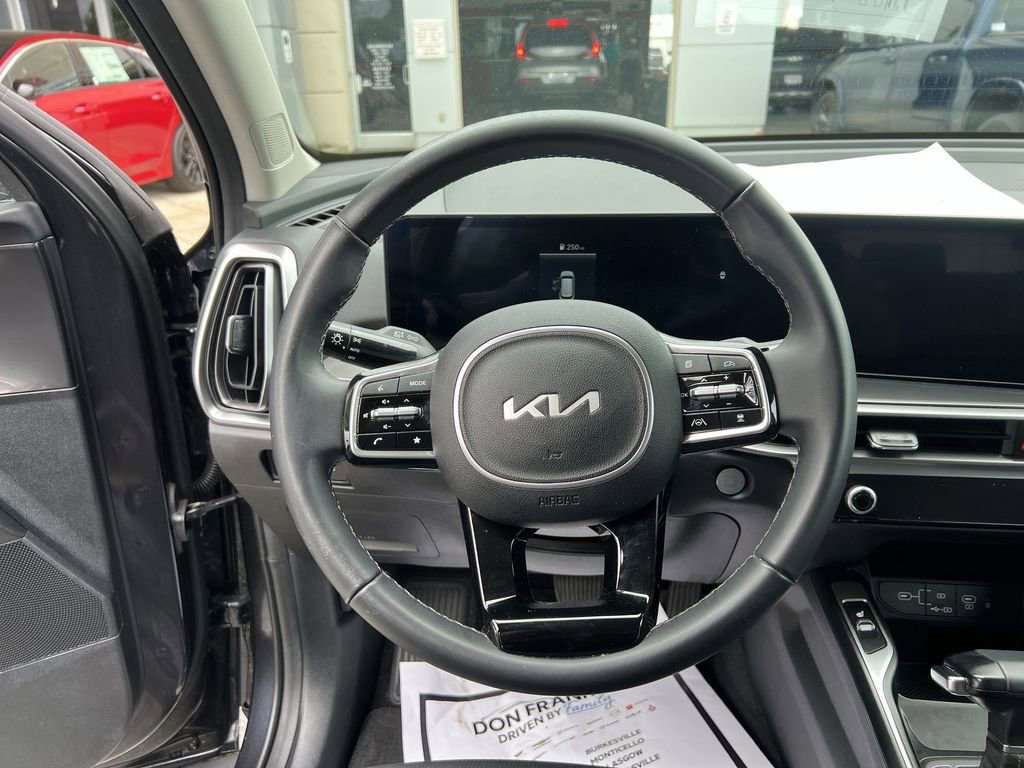 Used 2025 Kia Sorento S FWD image 14