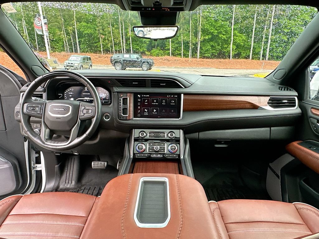 Used 2024 GMC Yukon Denali Ultimate AWD/4WD image 3