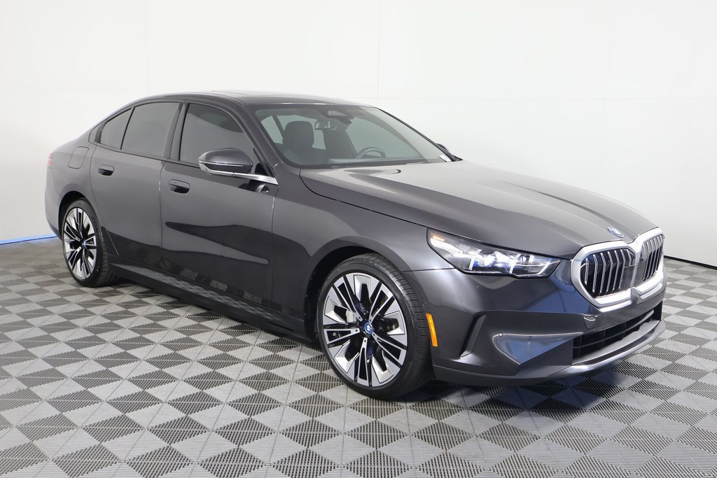 Used 2025 BMW i5 xDrive40 w/ Premium Package AWD/4WD image 3