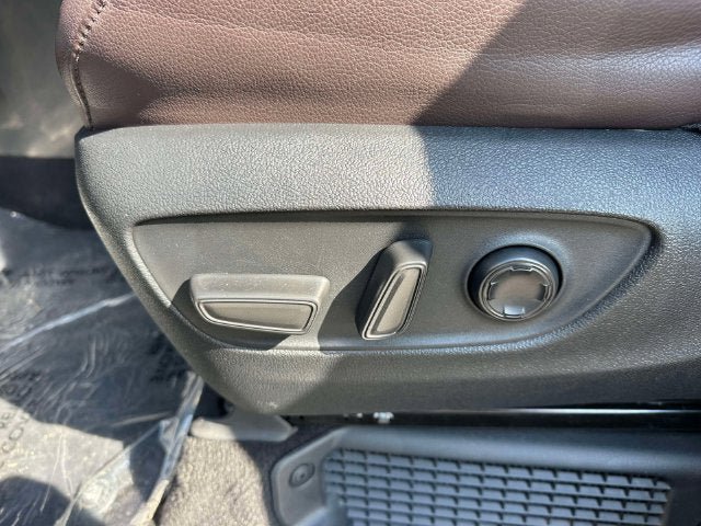 Used 2023 Toyota Sienna Platinum AWD/4WD image 32