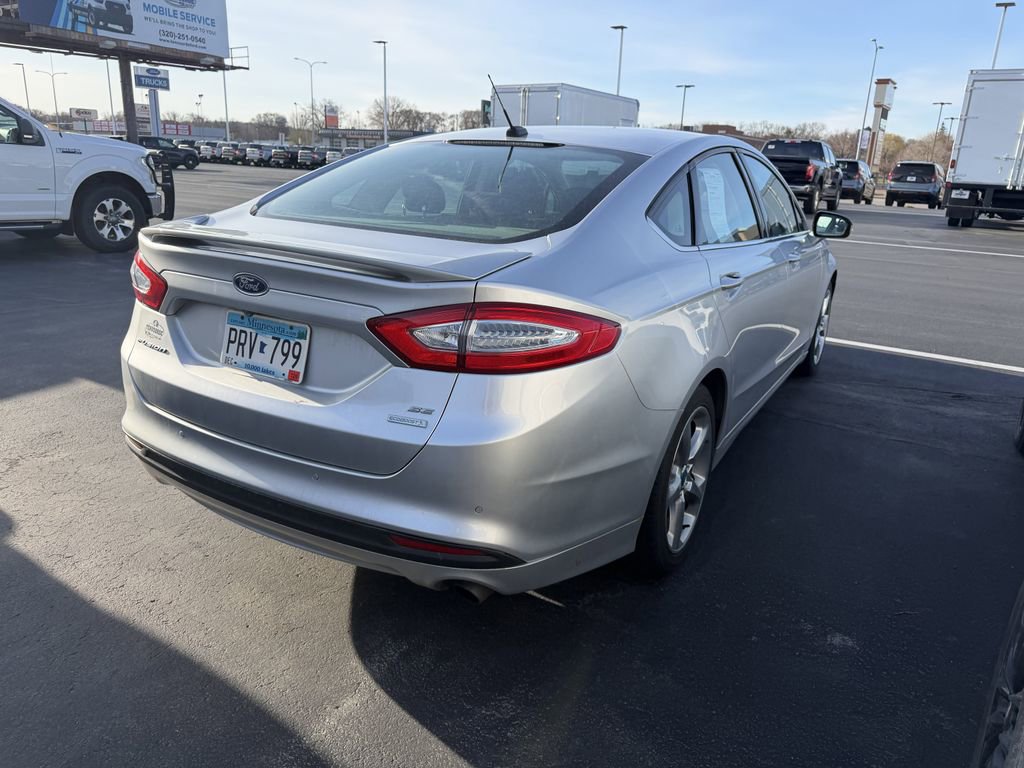 Used 2013 Ford Fusion SE FWD image 2