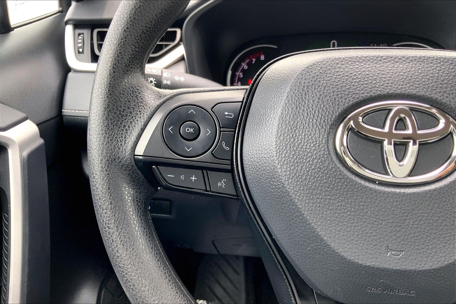 Used 2025 Toyota RAV4 XLE FWD image 23