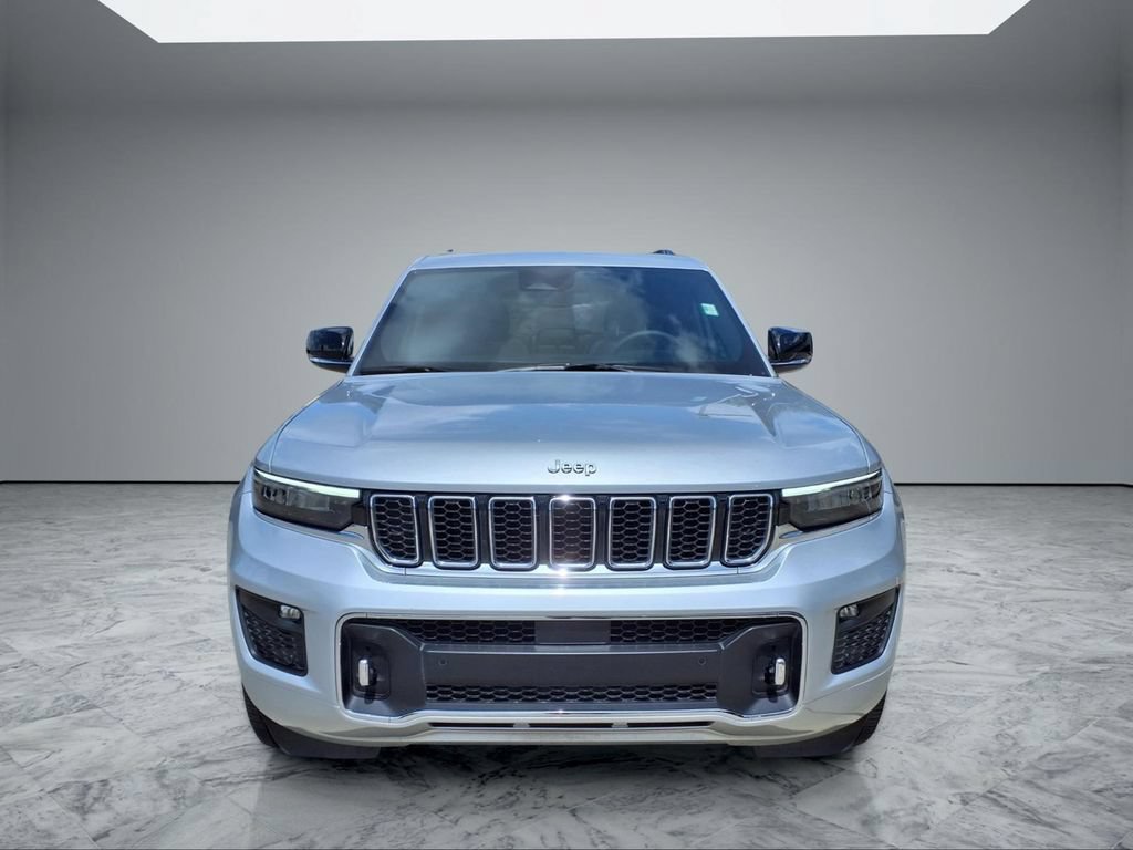 Used 2023 Jeep Grand Cherokee Overland RWD image 2