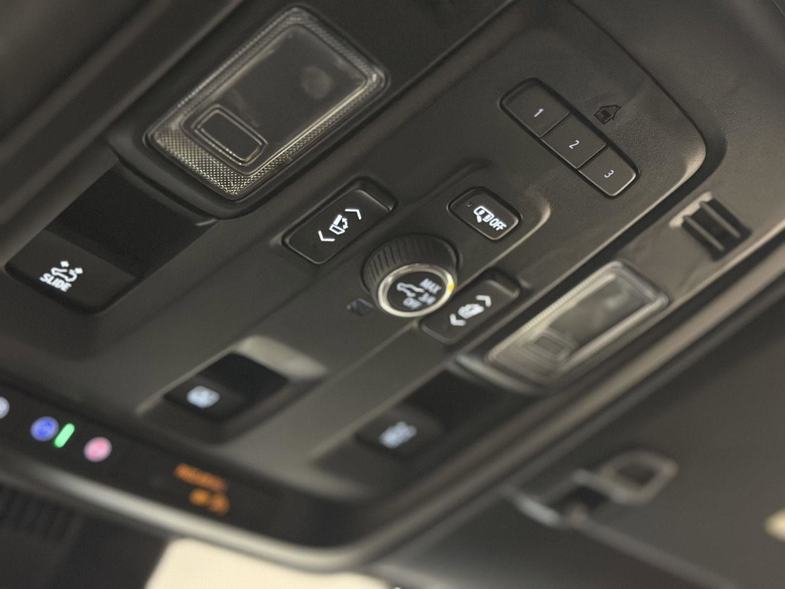 Certified 2024 Chevrolet Suburban Z71 w/ Luxury Package image 40