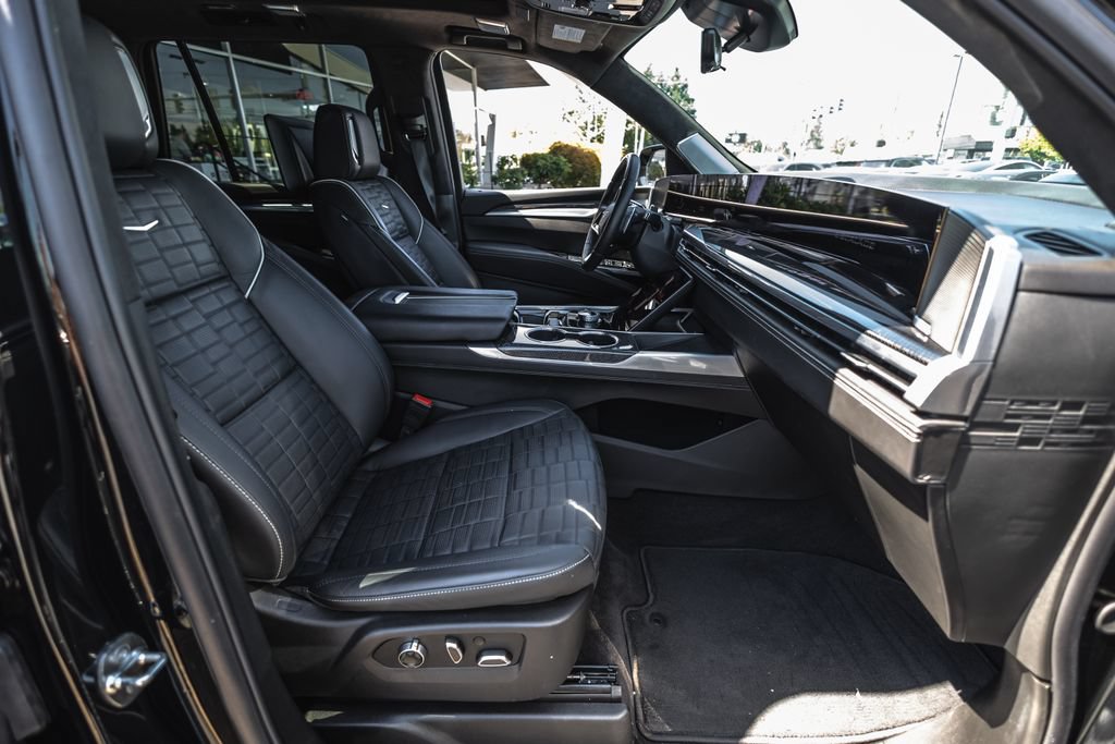 Used 2025 Cadillac Escalade V AWD/4WD image 28