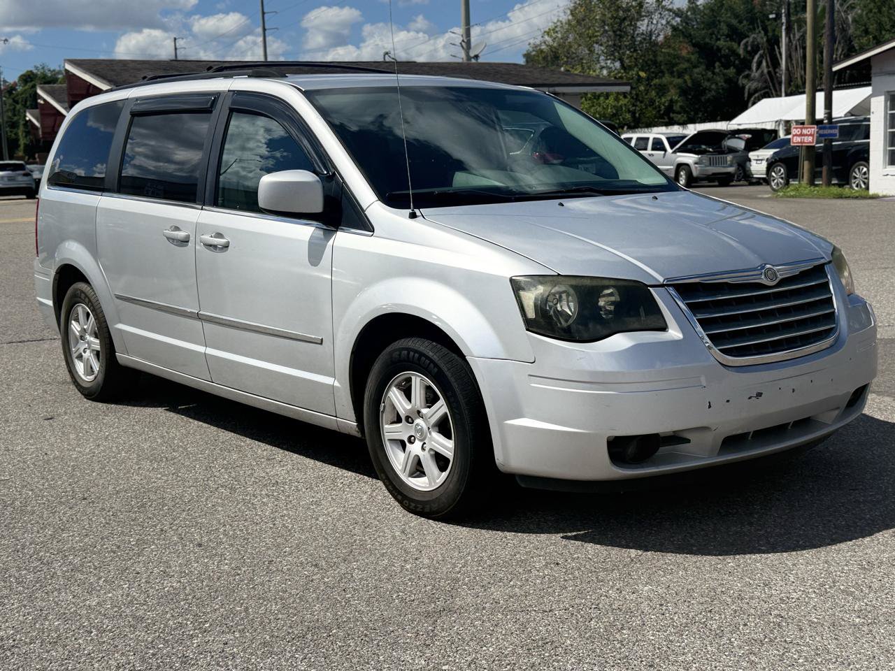 Used 2010 Chrysler Town & Country Touring FWD image 33