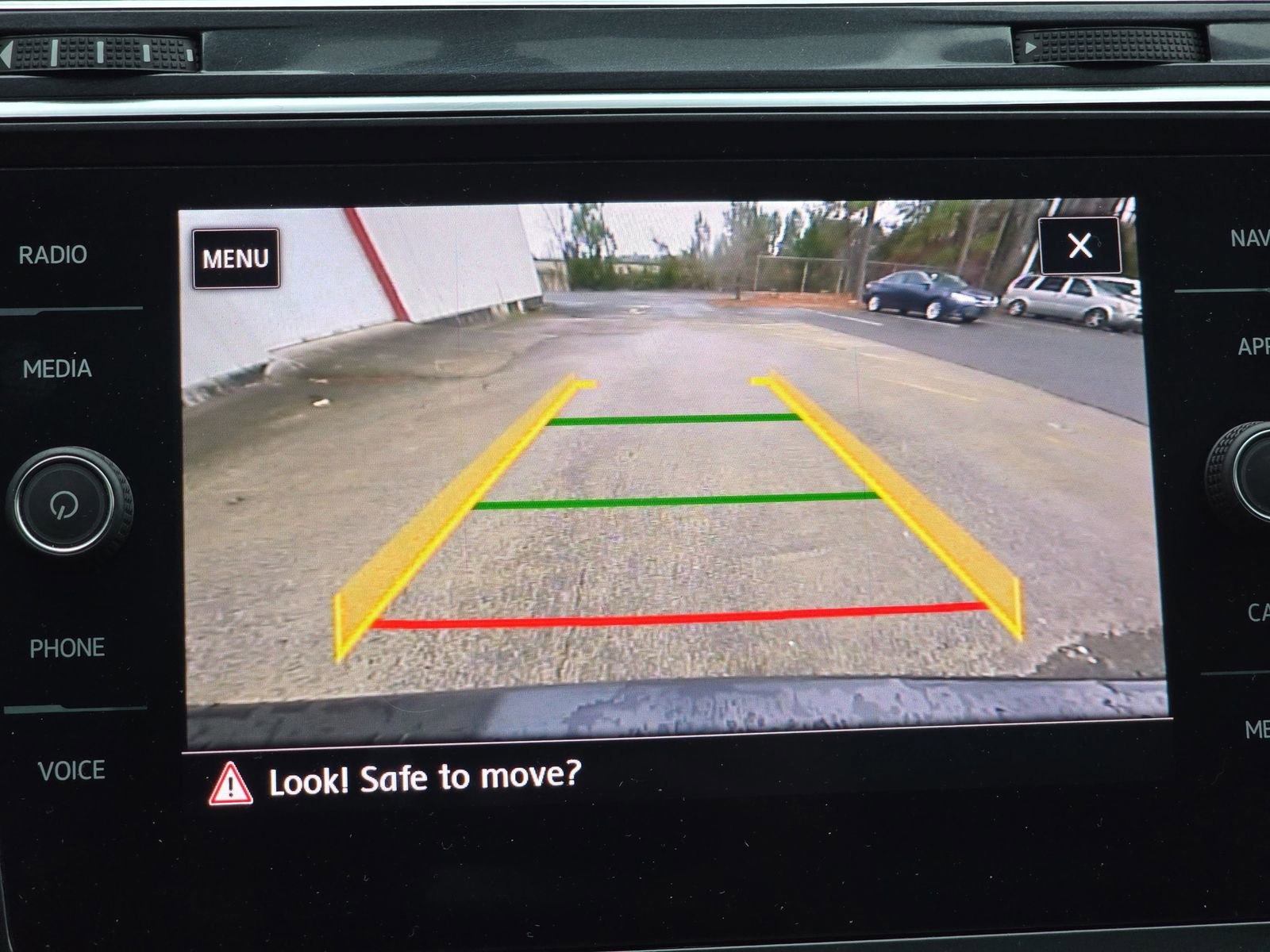 Used 2018 Volkswagen Tiguan SEL image 30