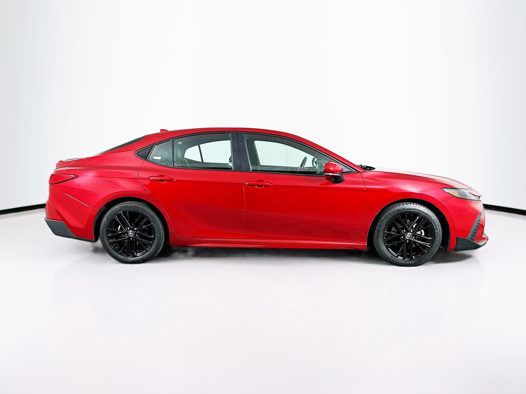Used 2025 Toyota Camry SE FWD image 10