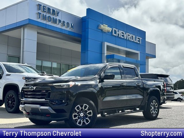 Used 2023 Chevrolet Colorado Z71 w/ Z71 Convenience Package 2