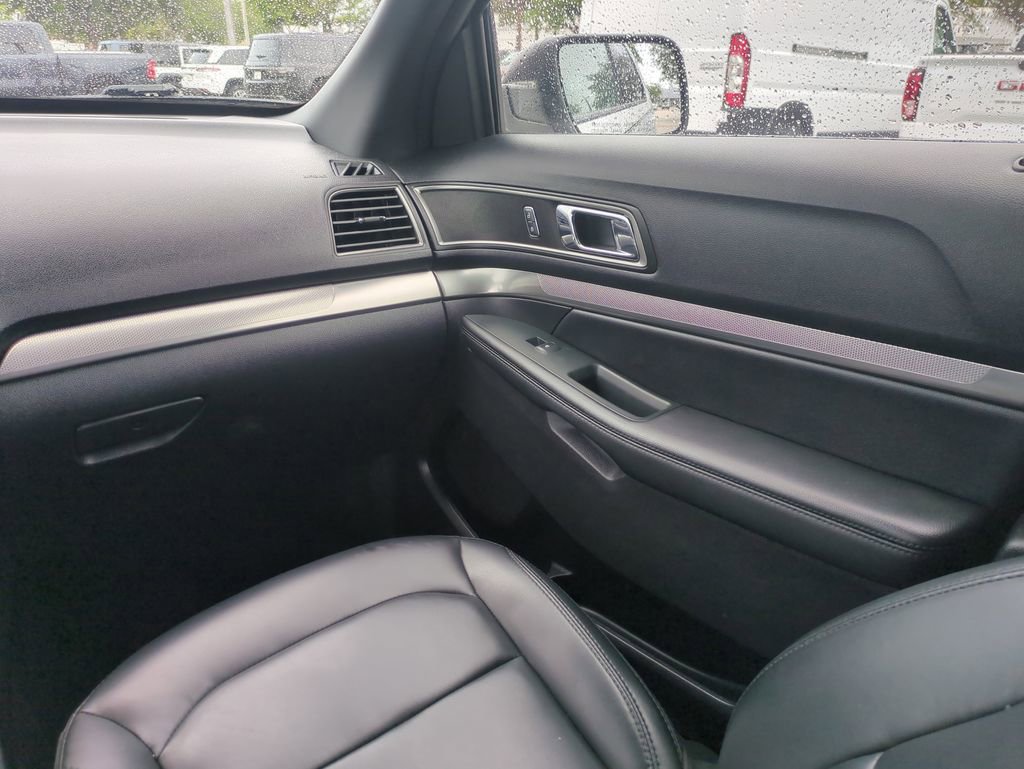 Used 2019 Ford Explorer XLT w/ Equipment Group 202A image 19