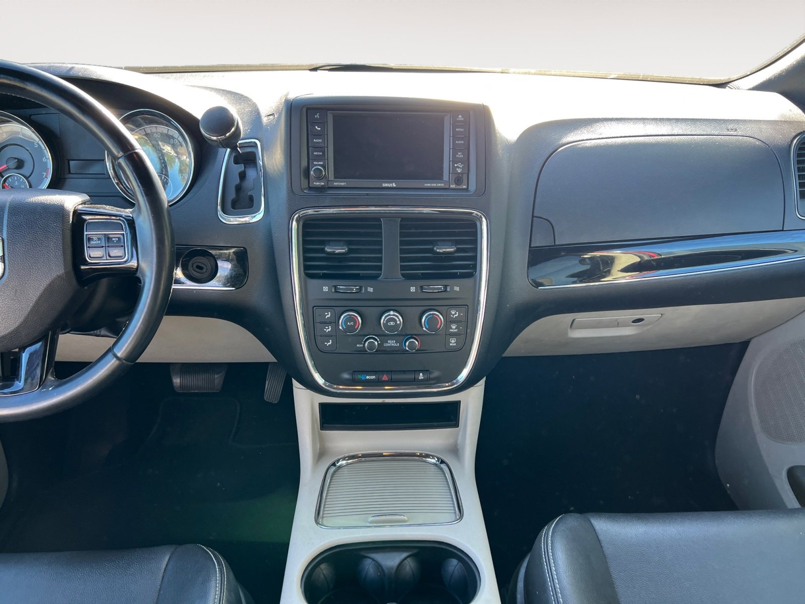 Used 2020 Dodge Grand Caravan SXT image 11