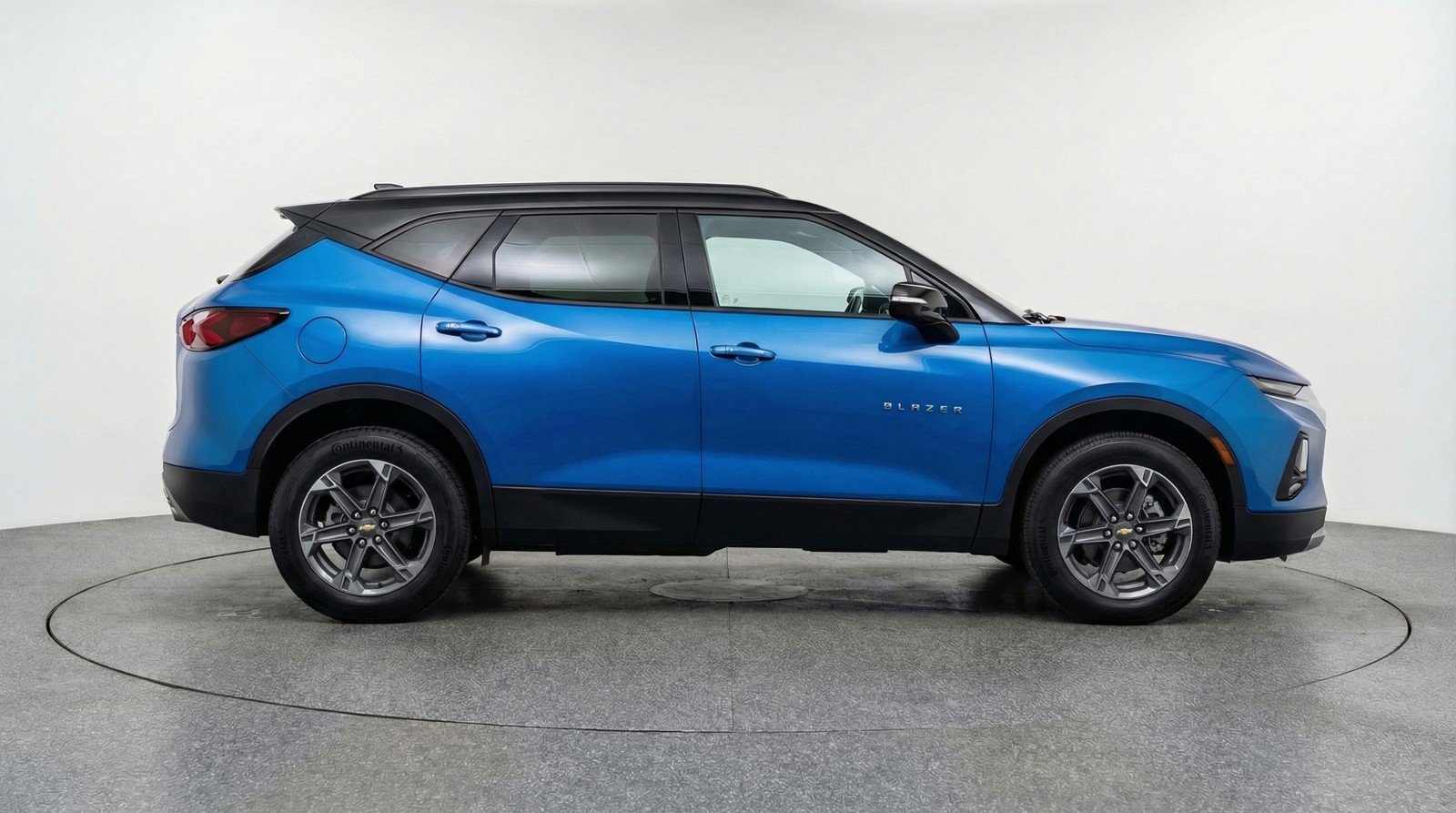 Used 2025 Chevrolet Blazer LT FWD image 11