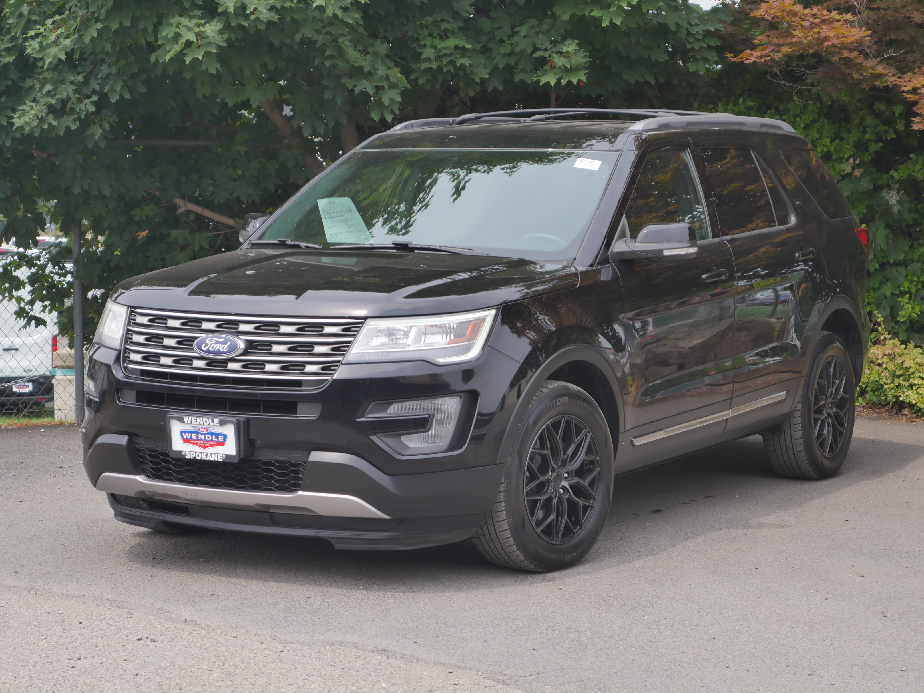 Used 2017 Ford Explorer XLT w/ Equipment Group 201A AWD/4WD image 2
