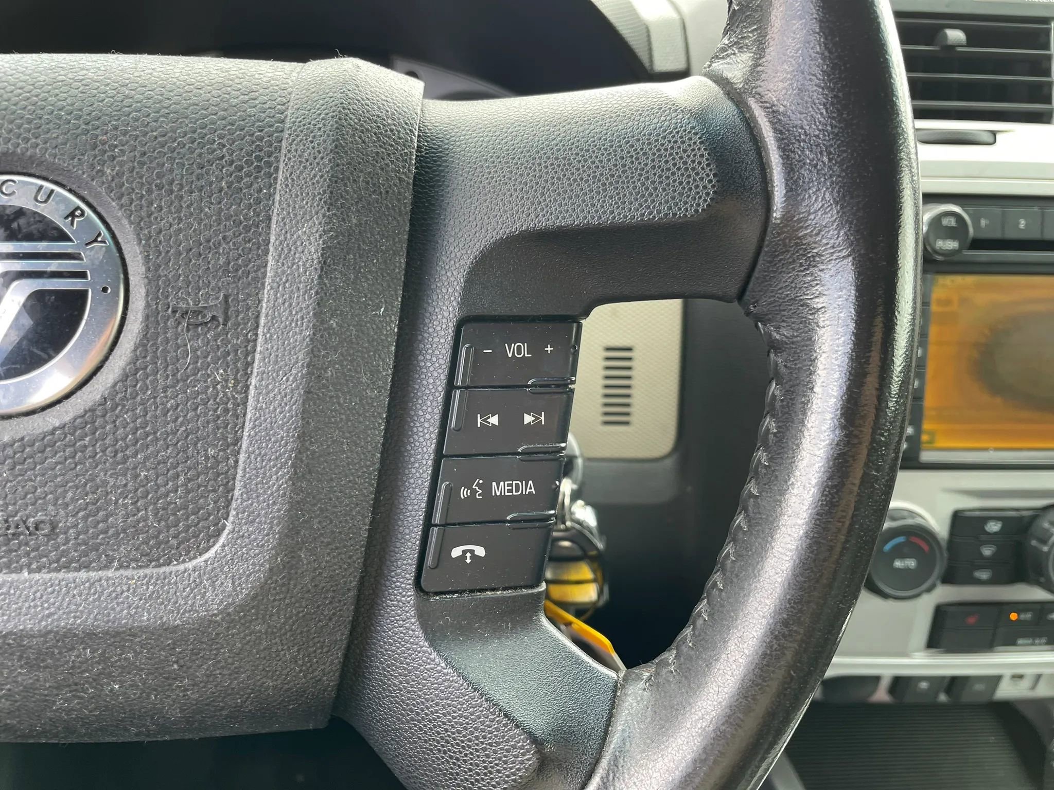 Used 2010 Mercury Mariner Premier image 18