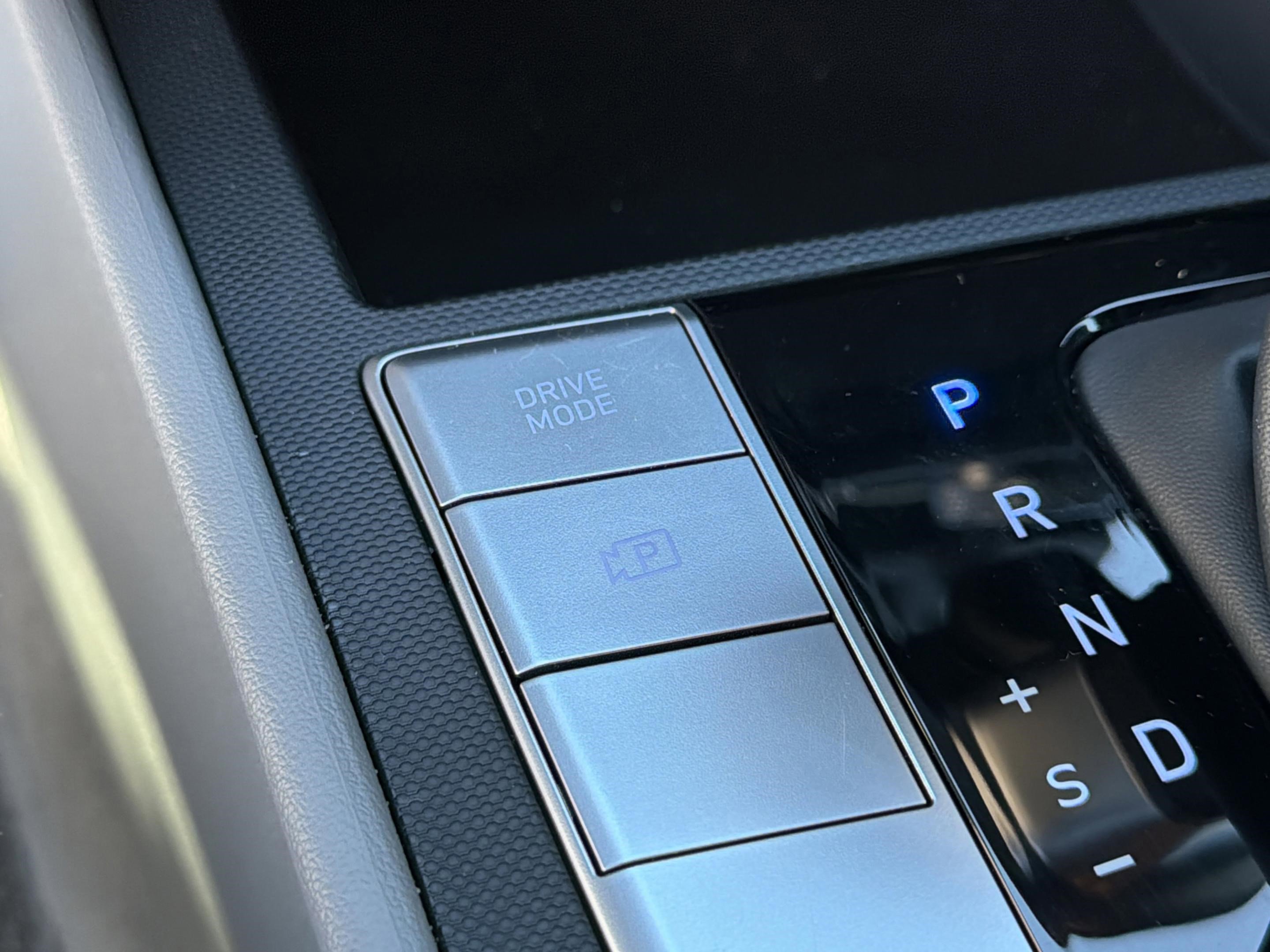 Used 2025 Hyundai Elantra SE image 15