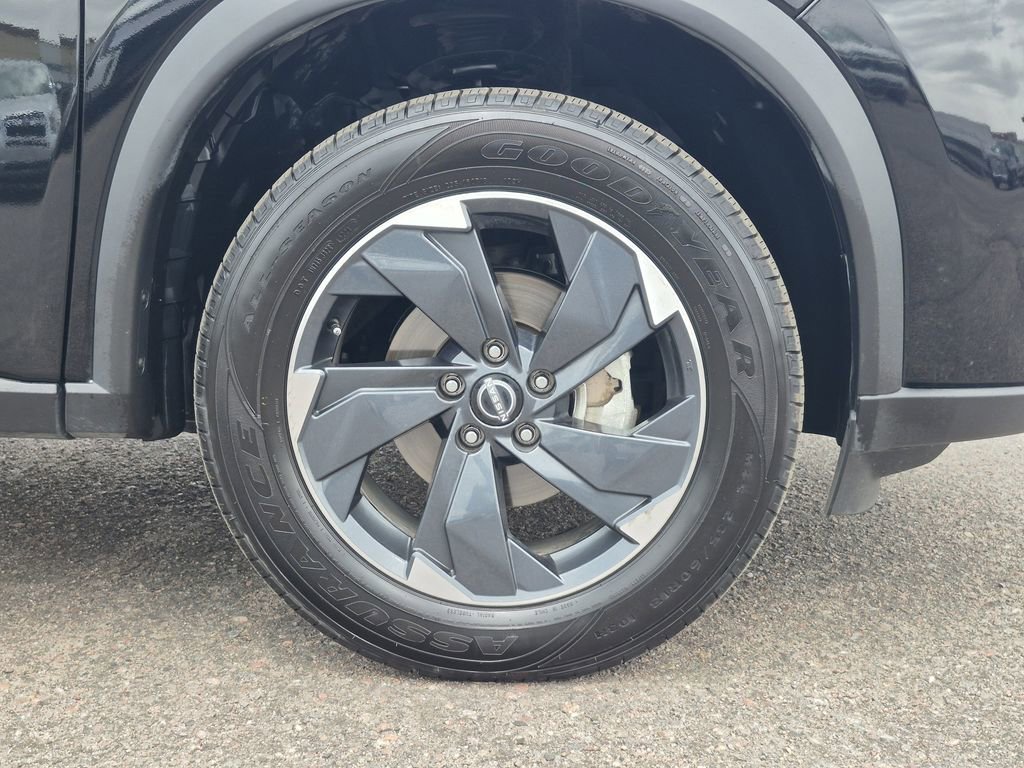 Used 2025 Nissan Rogue SV AWD/4WD image 18