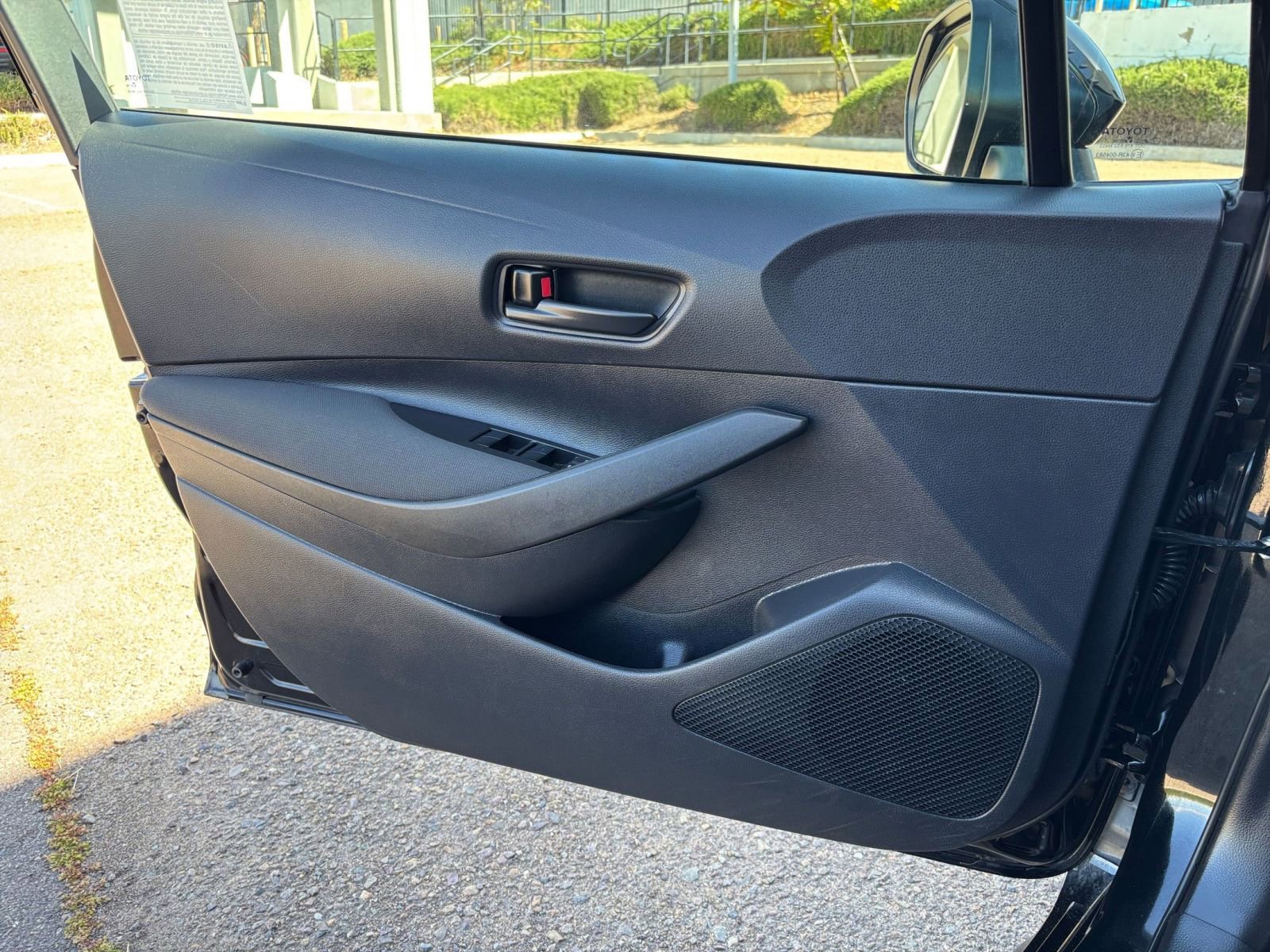 Used 2025 Toyota Corolla LE image 18