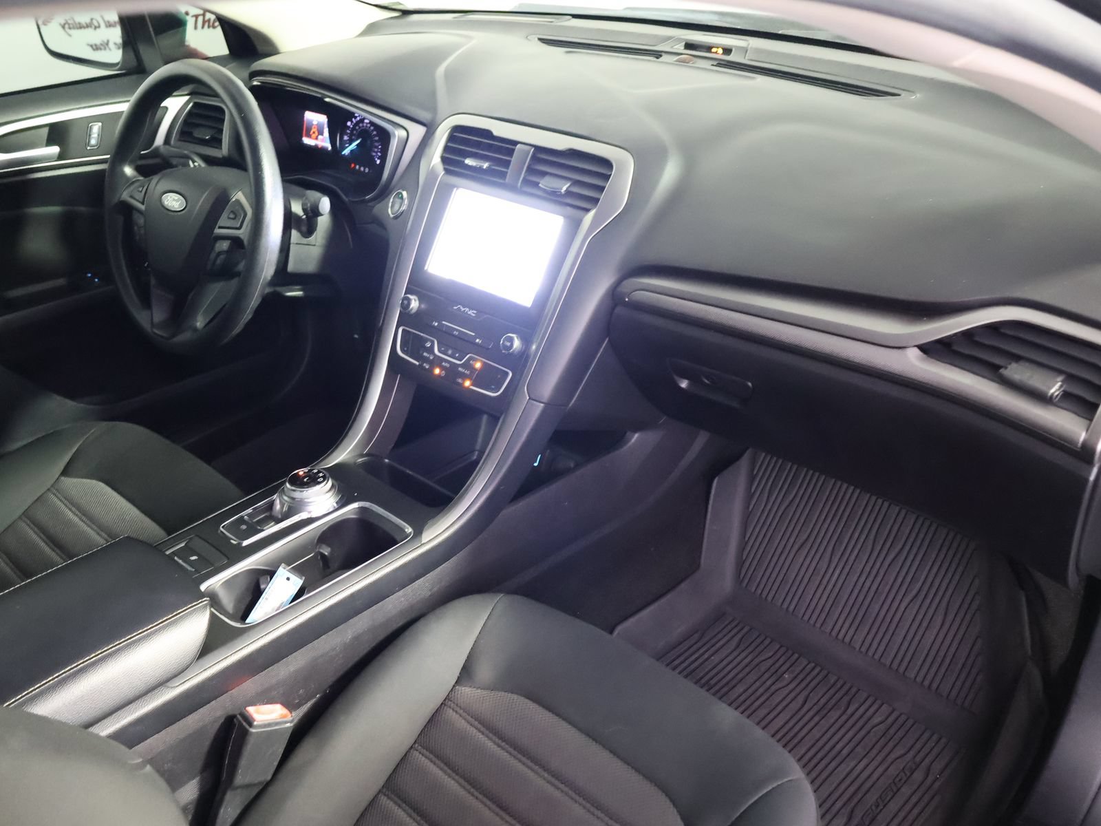 Used 2020 Ford Fusion SE FWD image 46