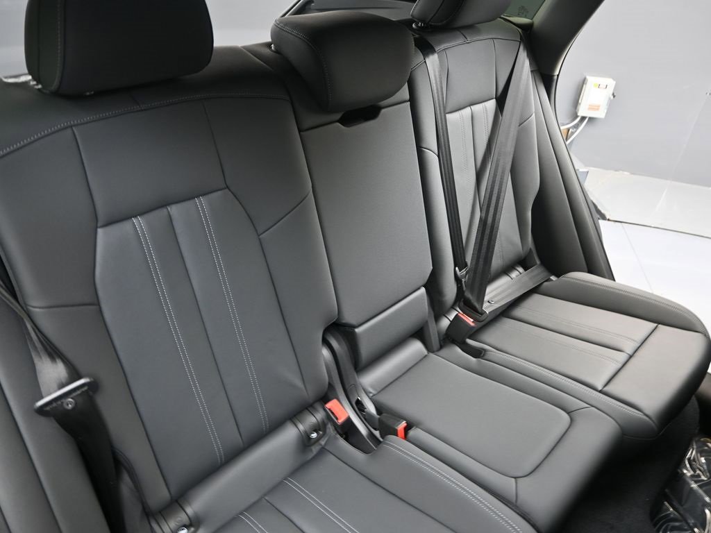 Used 2025 Audi Q5 2.0T Premium w/ Convenience Package image 16