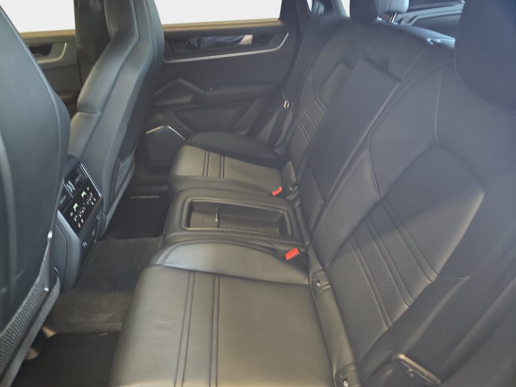 Used 2024 Porsche Cayenne Turbo GT AWD/4WD image 17