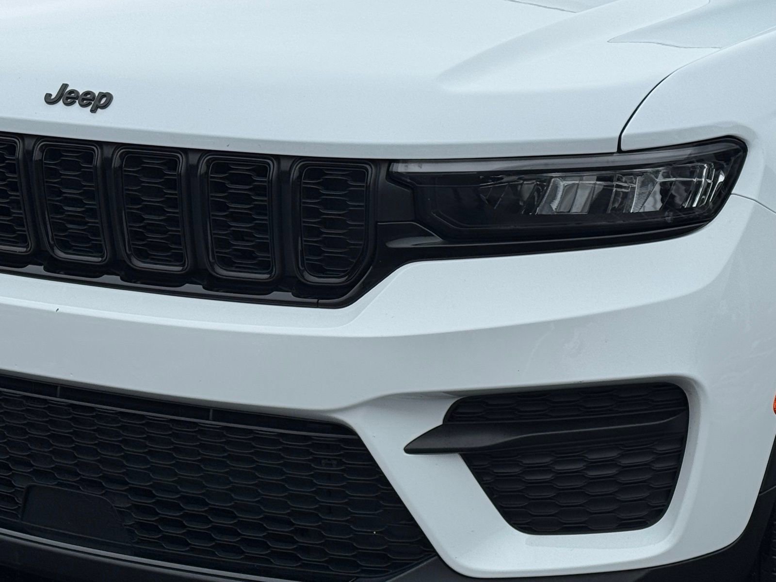 Used 2023 Jeep Grand Cherokee Altitude image 56