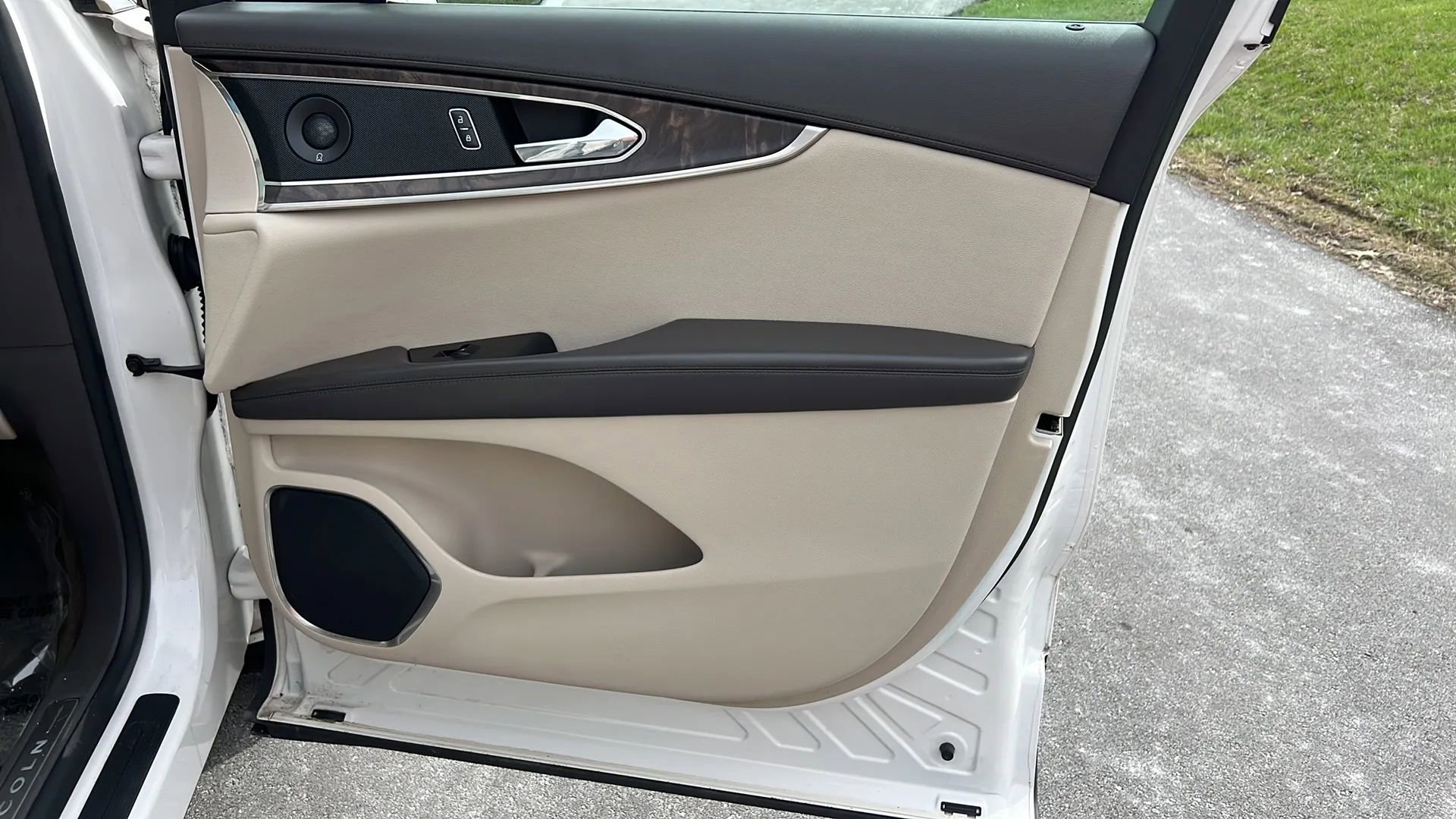 Used 2016 Lincoln MKX Reserve w/ Technology Package image 21