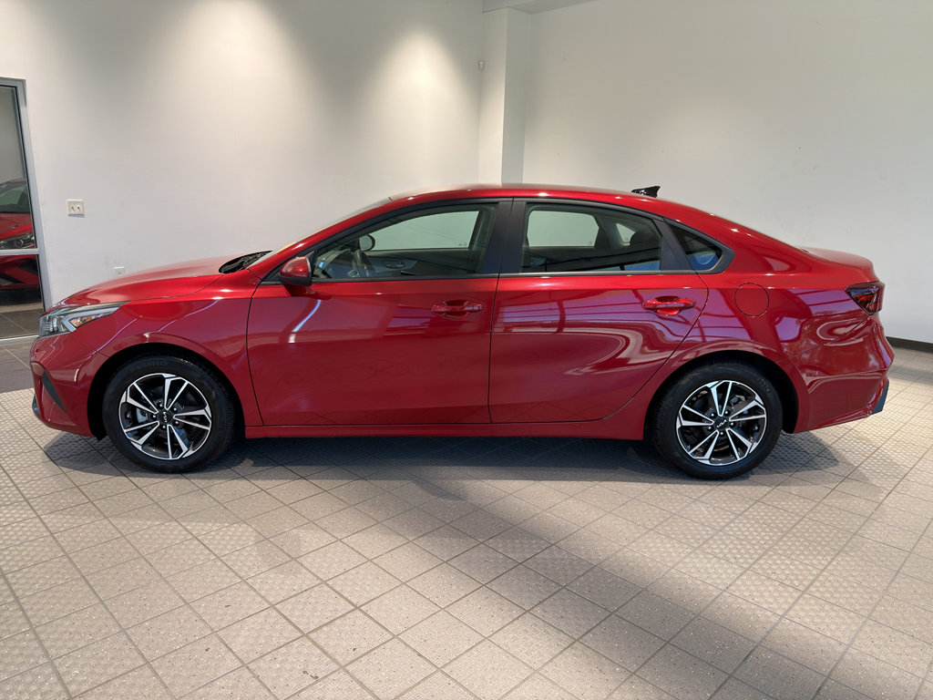 Used 2024 Kia Forte LXS image 2