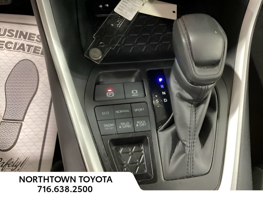 Used 2025 Toyota RAV4 XLE AWD/4WD image 18