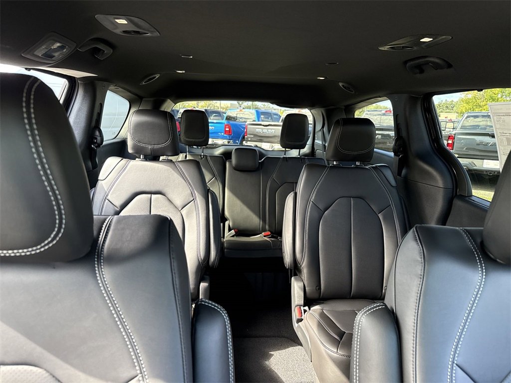 New 2026 Chrysler Pacifica Select image 28