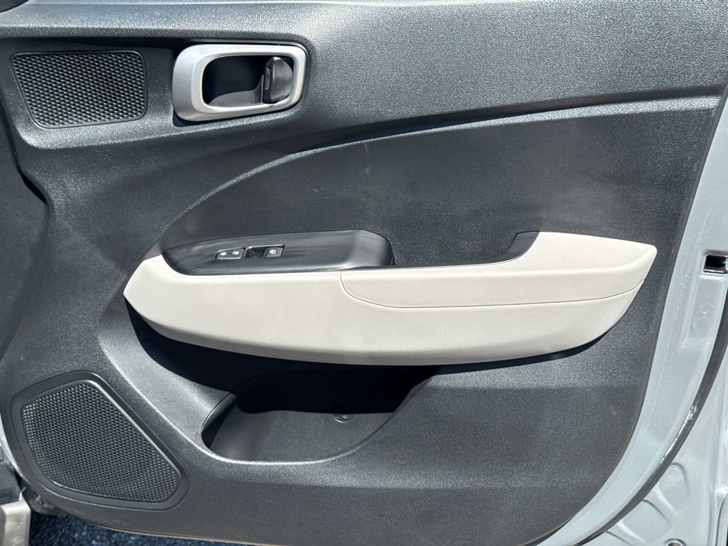 Used 2023 Hyundai Venue SEL w/ Cargo Package image 14