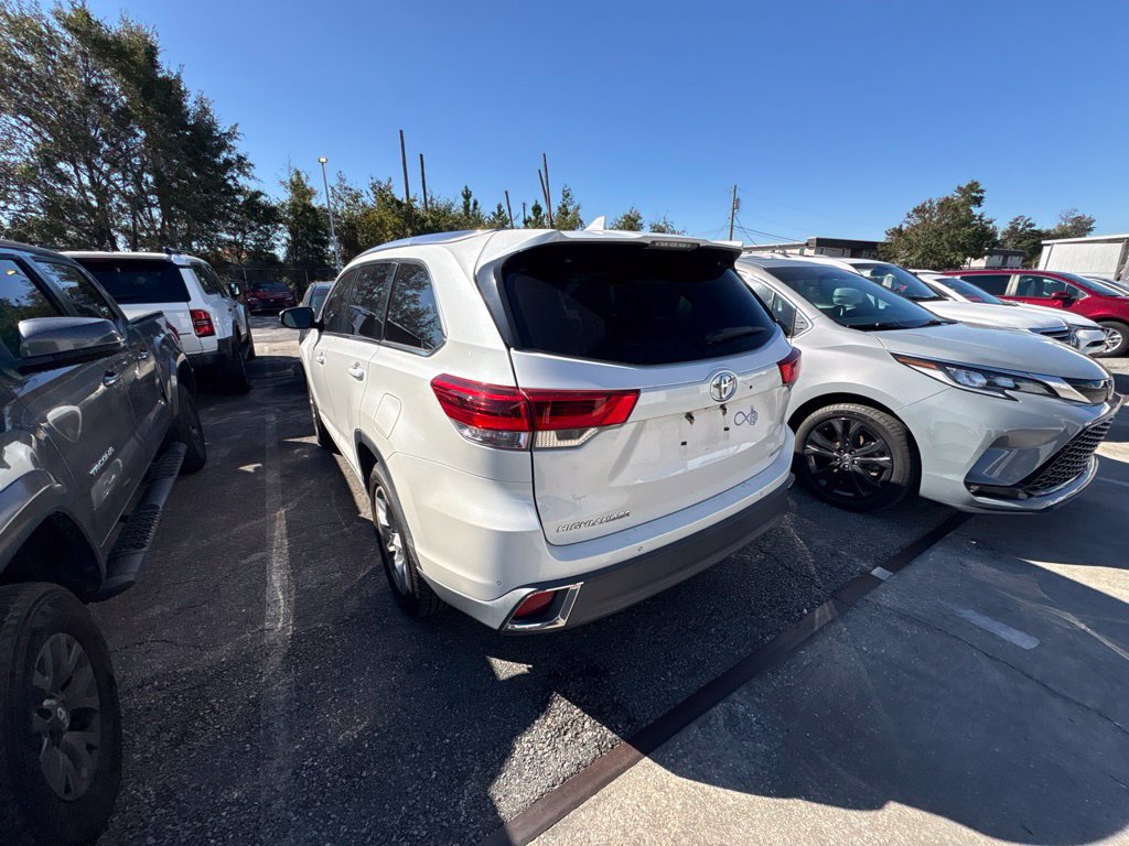 Used 2018 Toyota Highlander Limited FWD image 19