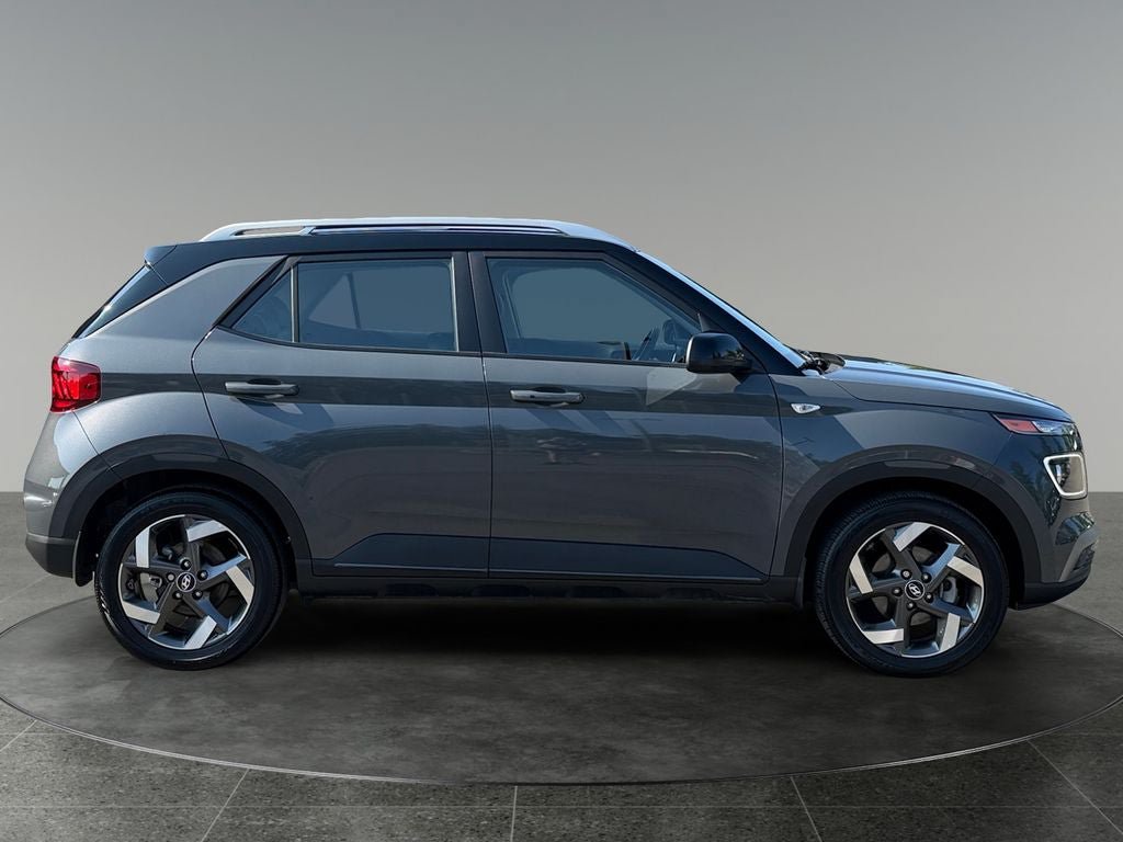 Certified 2025 Hyundai Venue Limited FWD image 10