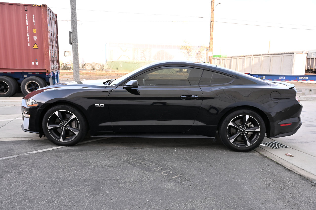 Used 2019 Ford Mustang GT RWD image 2