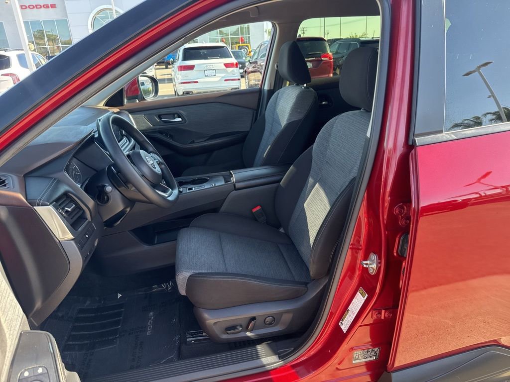 Used 2023 Nissan Rogue SV FWD image 21