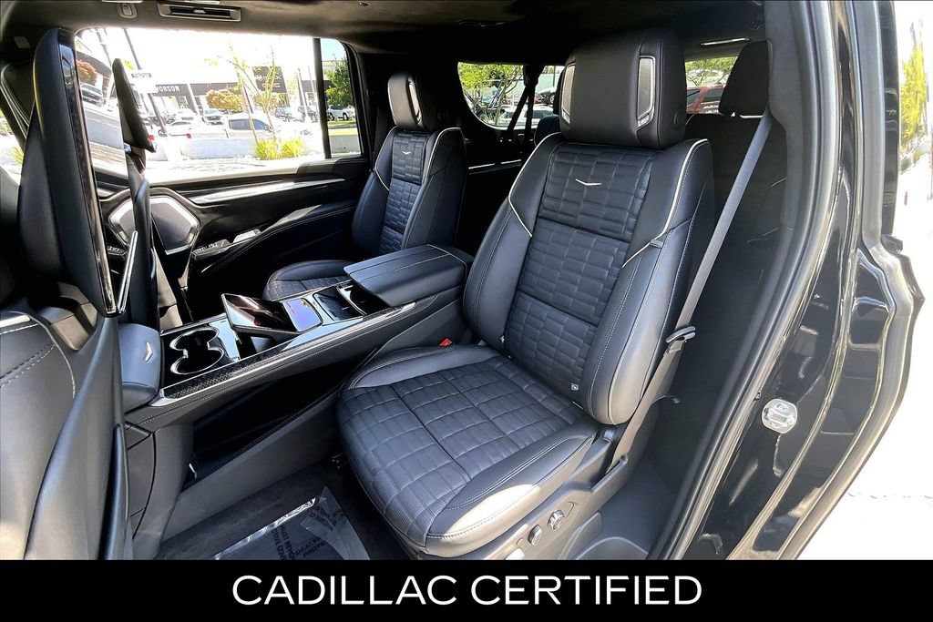Used 2026 Cadillac Escalade ESV V AWD/4WD image 19
