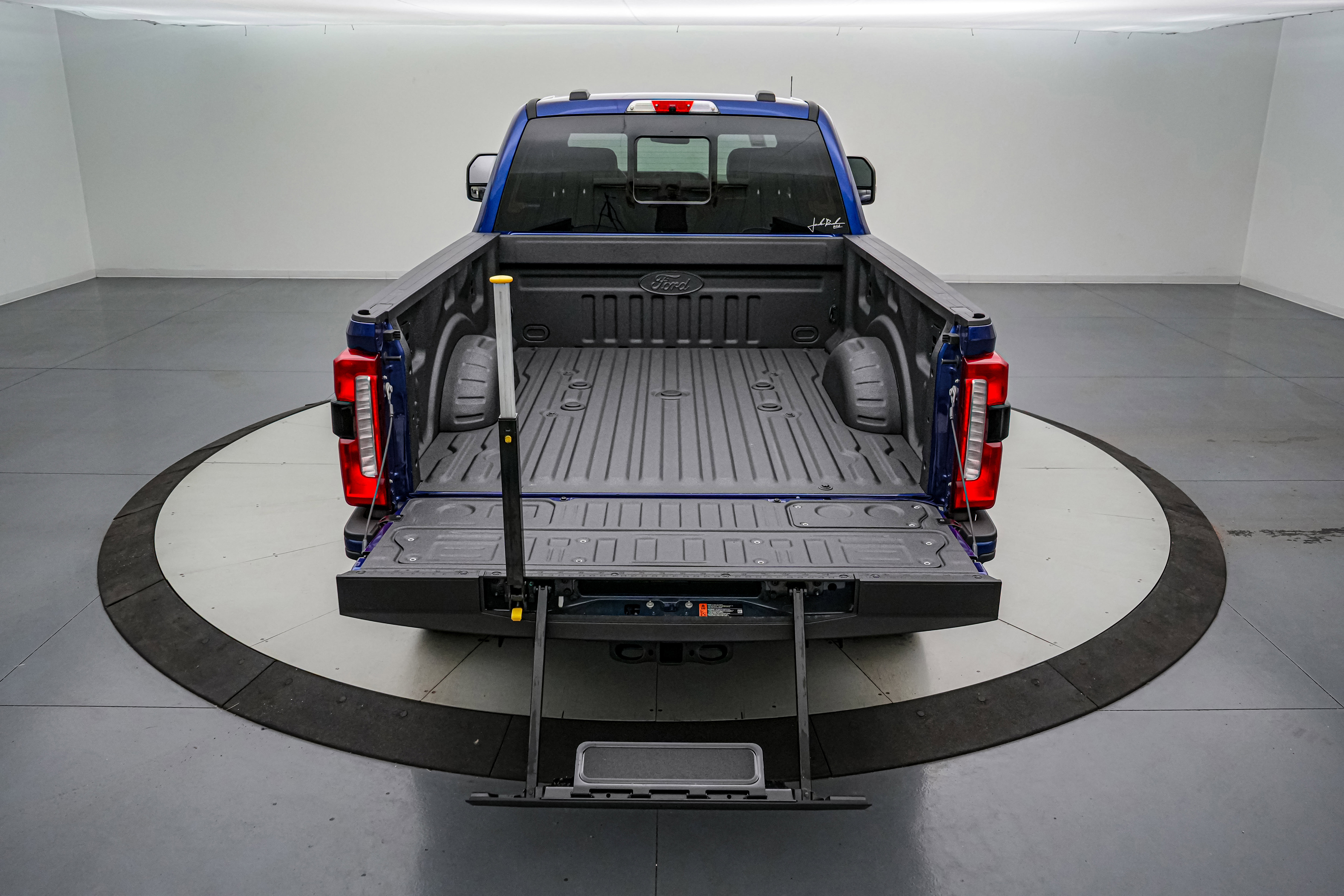 New 2026 Ford F250 Lariat w/ Black Appearance Package image 7