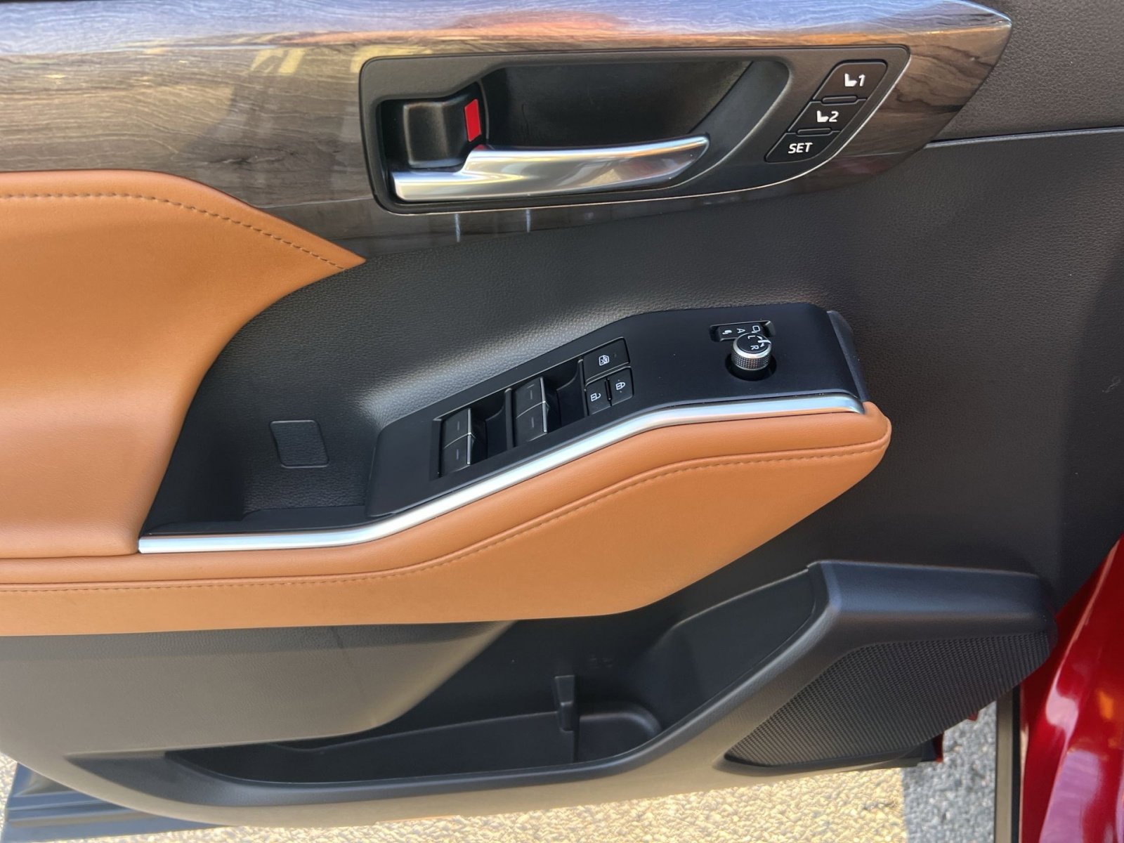 Used 2024 Toyota Highlander Platinum image 15