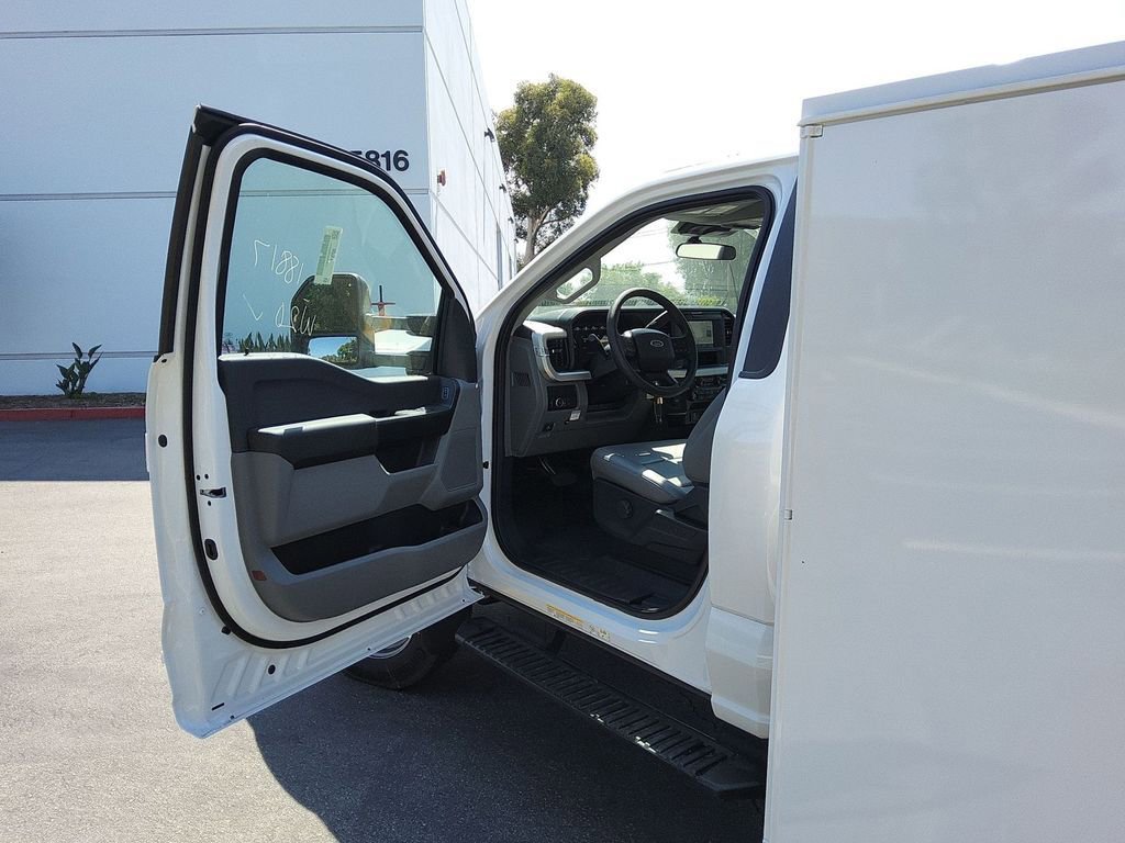 New 2025 Ford F550 2WD Regular Cab Super Duty image 5